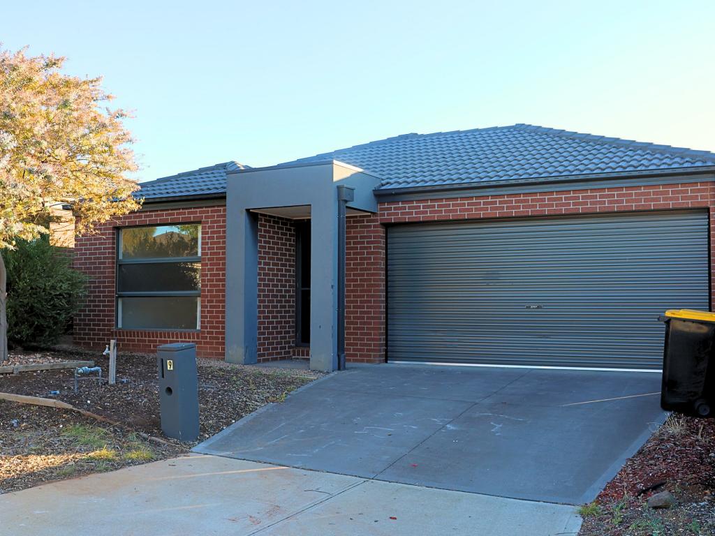 9 Hinkler Cres, Brookfield, VIC 3338