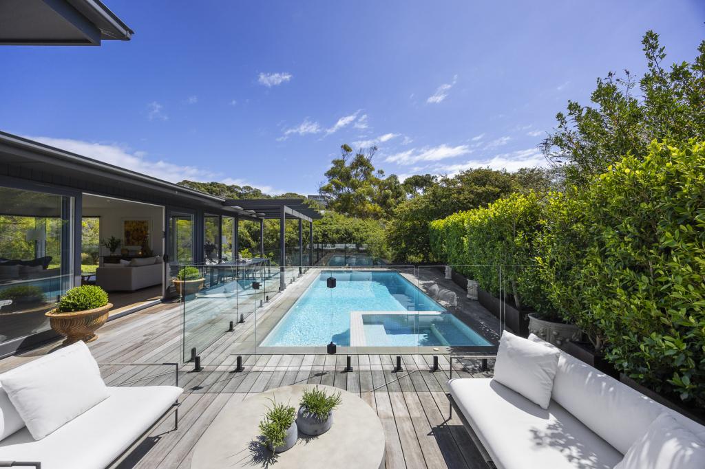 16 Lawrance Gr, Portsea, VIC 3944