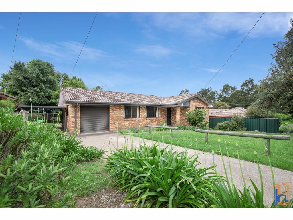 3 BOWMAN AVE, ARMIDALE, NSW 2350