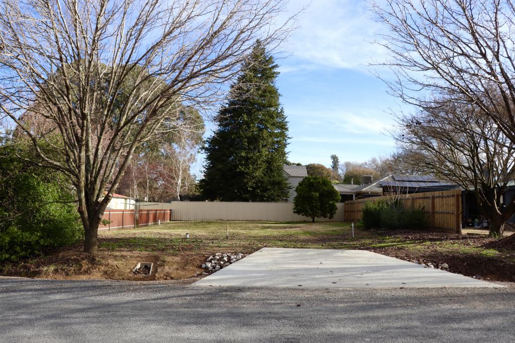 35 BRIDGE RD, BEECHWORTH, VIC 3747