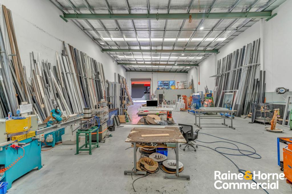 2/6 Exchange Pde, Smeaton Grange, NSW 2567