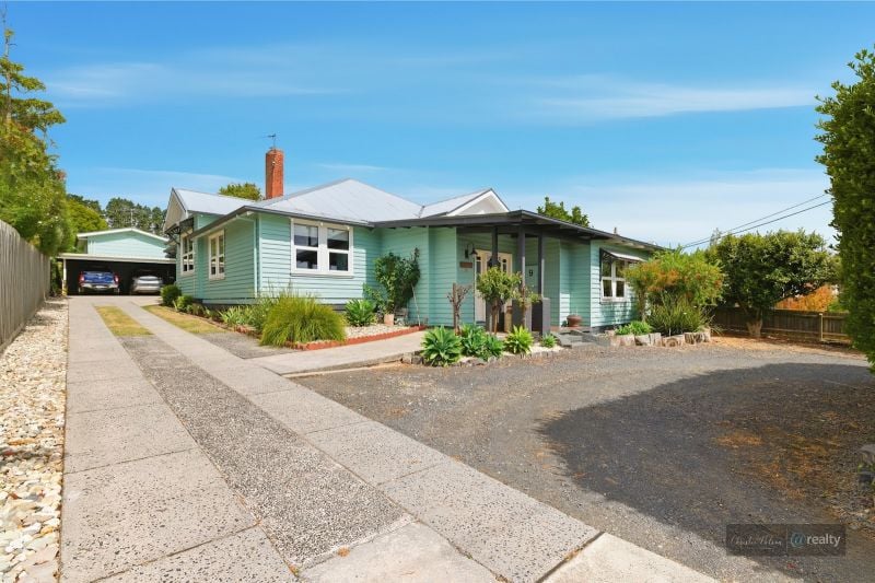 9 JUMBUNNA RD, KORUMBURRA, VIC 3950