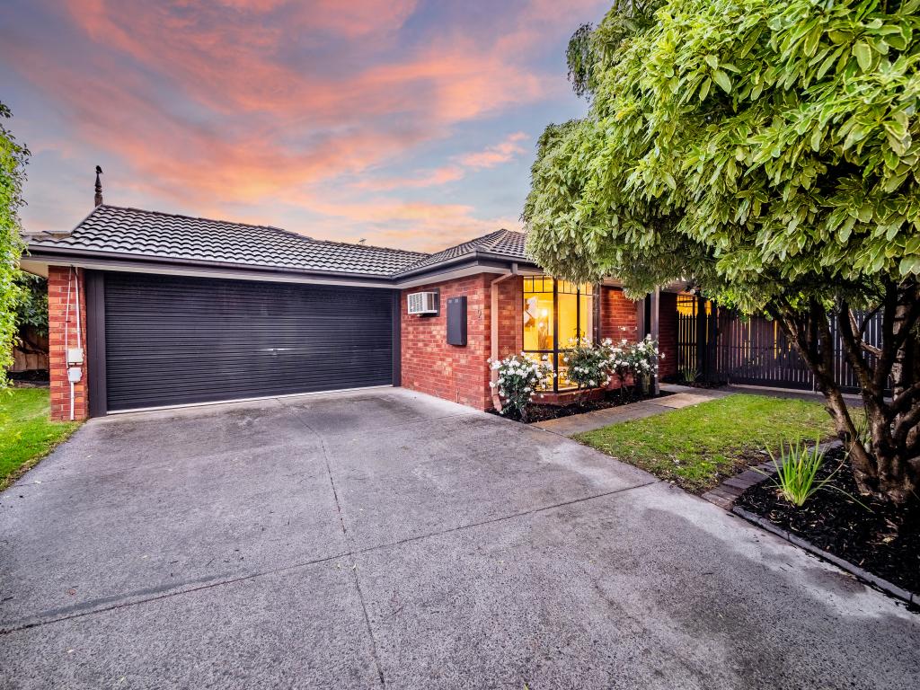 2 Fishburn Pl, Cranbourne West, VIC 3977