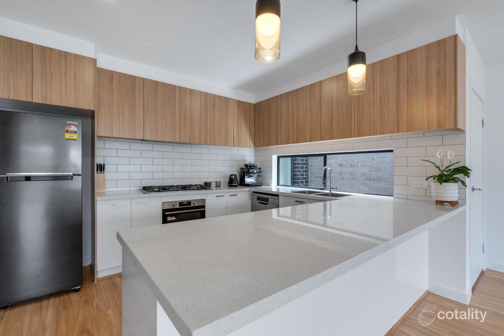 4 MADURA PROM, MICKLEHAM, VIC 3064