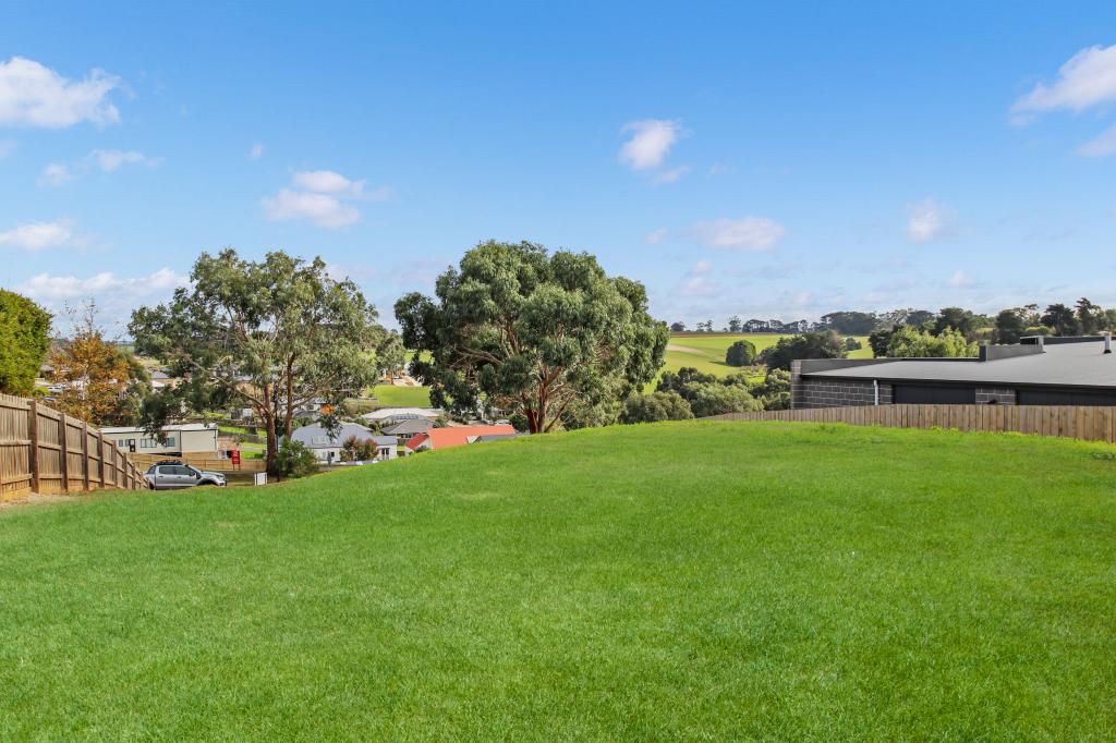 24 Royal Pl, Leongatha, VIC 3953