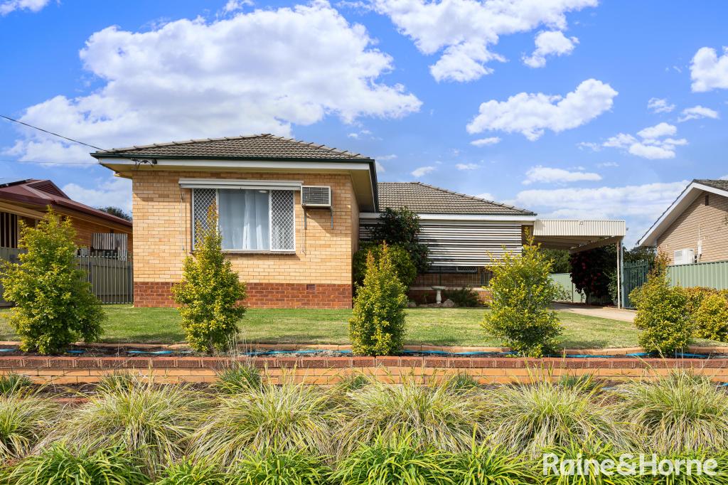 15 Nixon Cres, Tolland, NSW 2650