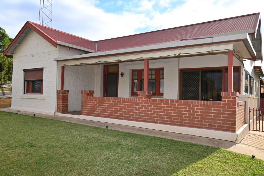 2 Lawrie Tce, Waikerie, SA 5330