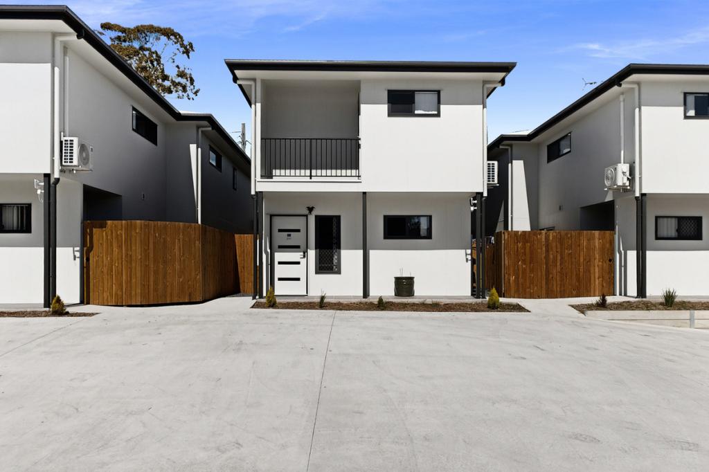211 CARLTON TCE, MANLY, QLD 4179