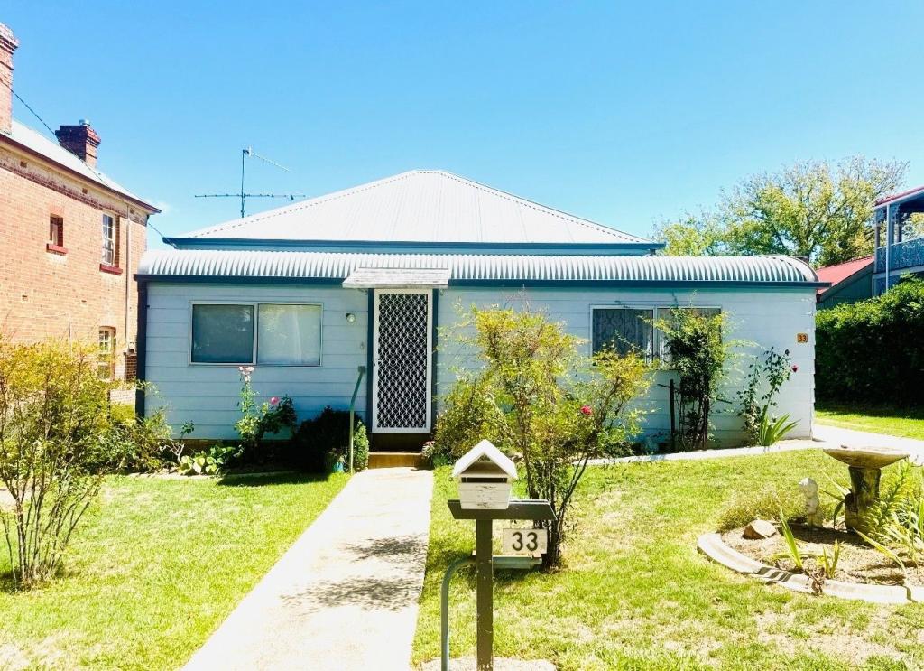 33 Maitland St, Uralla, NSW 2358