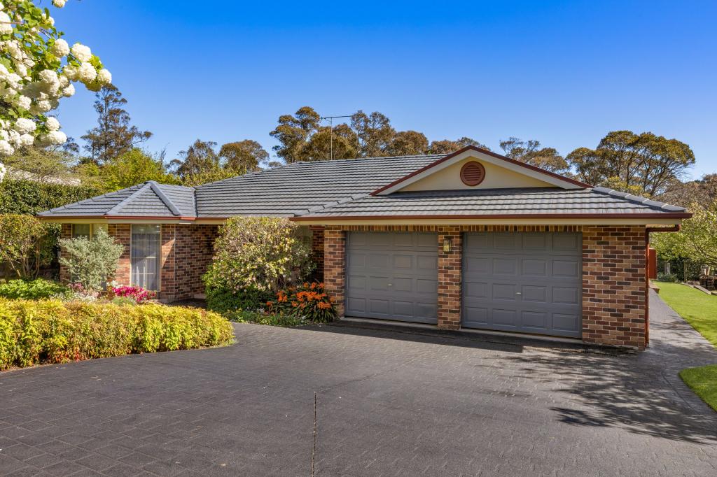 81 SINCLAIR CRES, WENTWORTH FALLS, NSW 2782