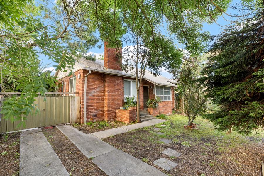 8 SOUTH CRES, HEIDELBERG WEST, VIC 3081