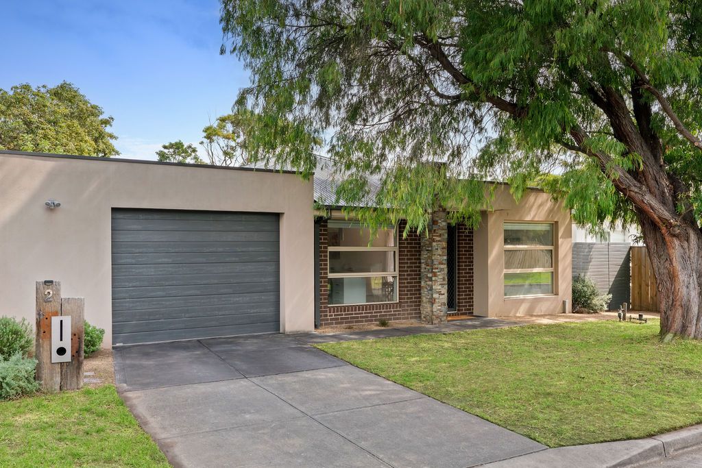 2 COLIN ST, CAPEL SOUND, VIC 3940