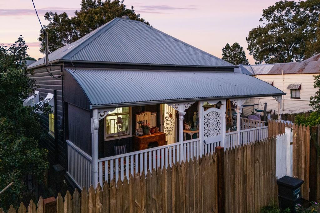12 Liverpool St, North Ipswich, QLD 4305
