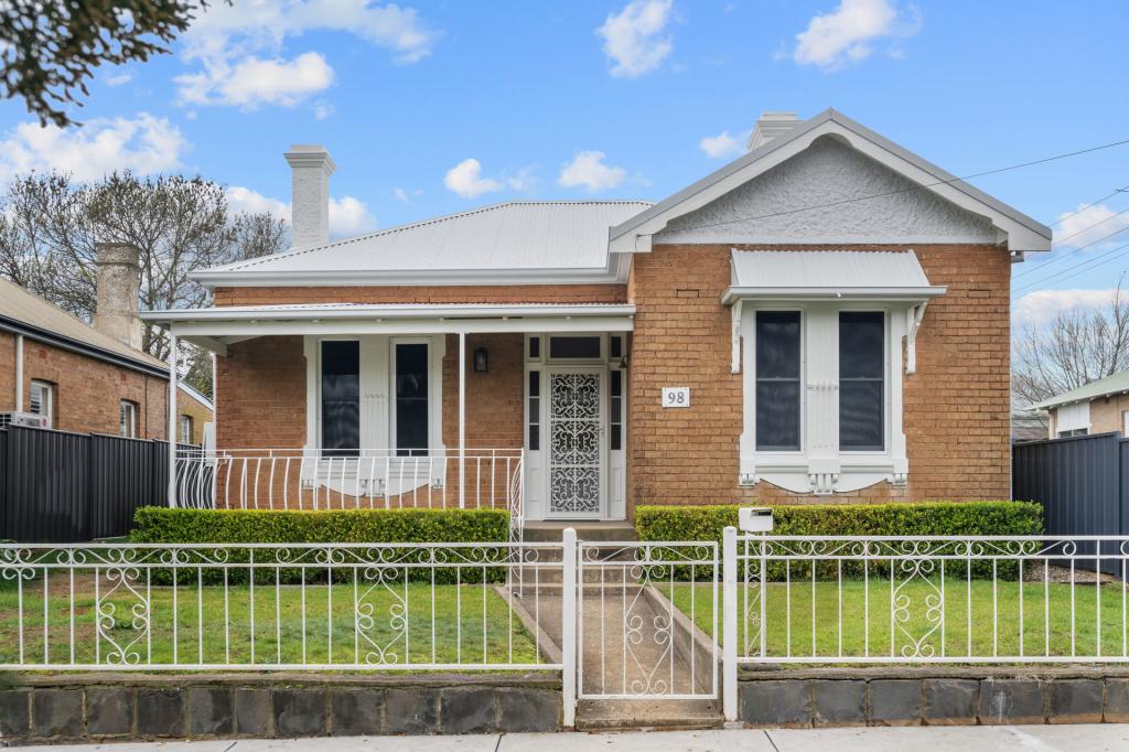 98 Clinton St, Orange, NSW 2800