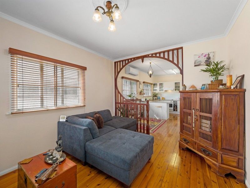 11 Hedge St, Strathpine, QLD 4500