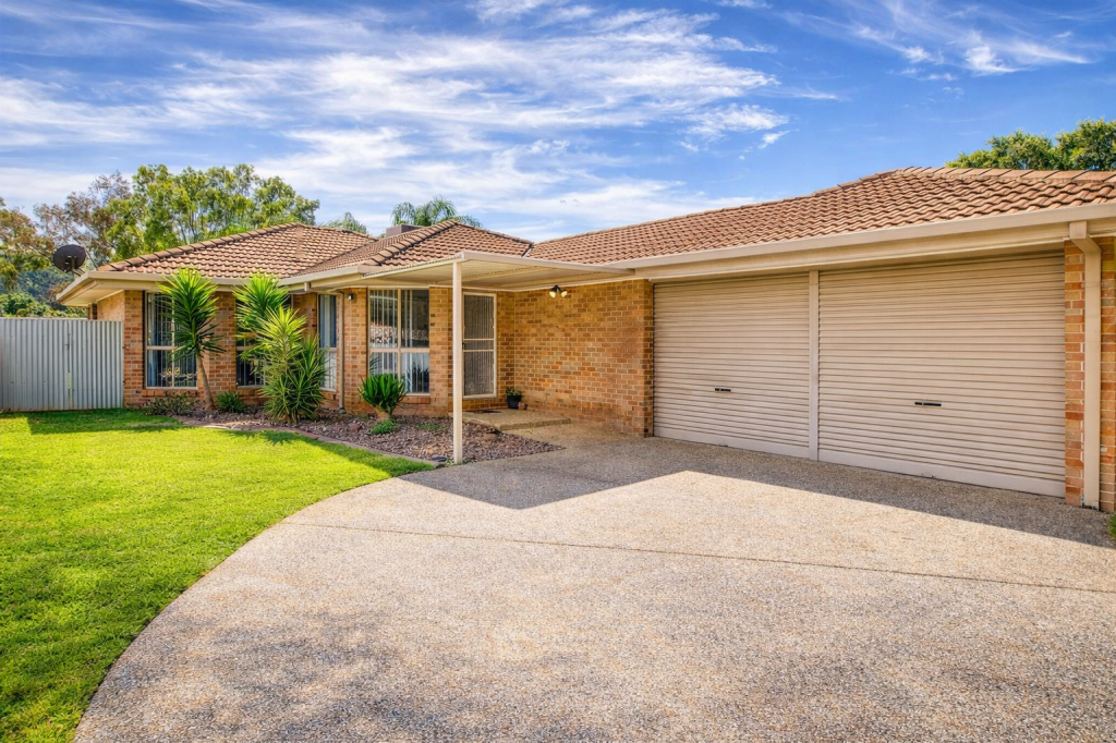 33 SAVILLE AVE, LAVINGTON, NSW 2641