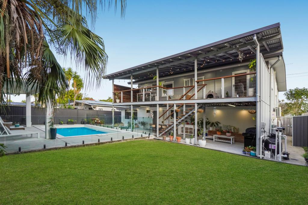 5 KROPP ST, BIGGERA WATERS, QLD 4216