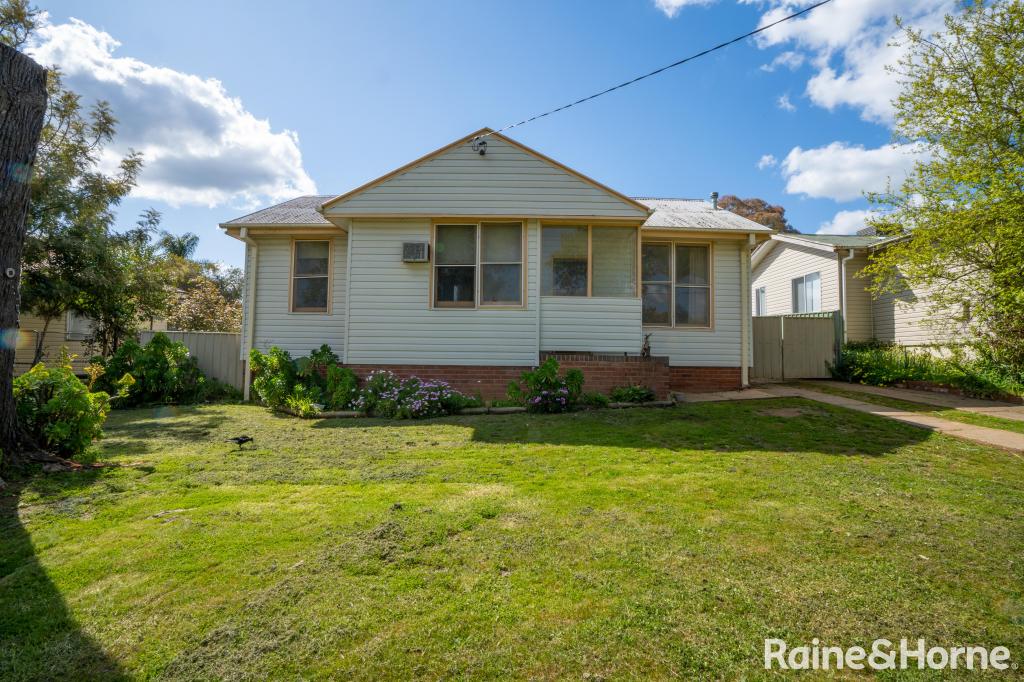 33 Castlereagh Ave, Mount Austin, NSW 2650