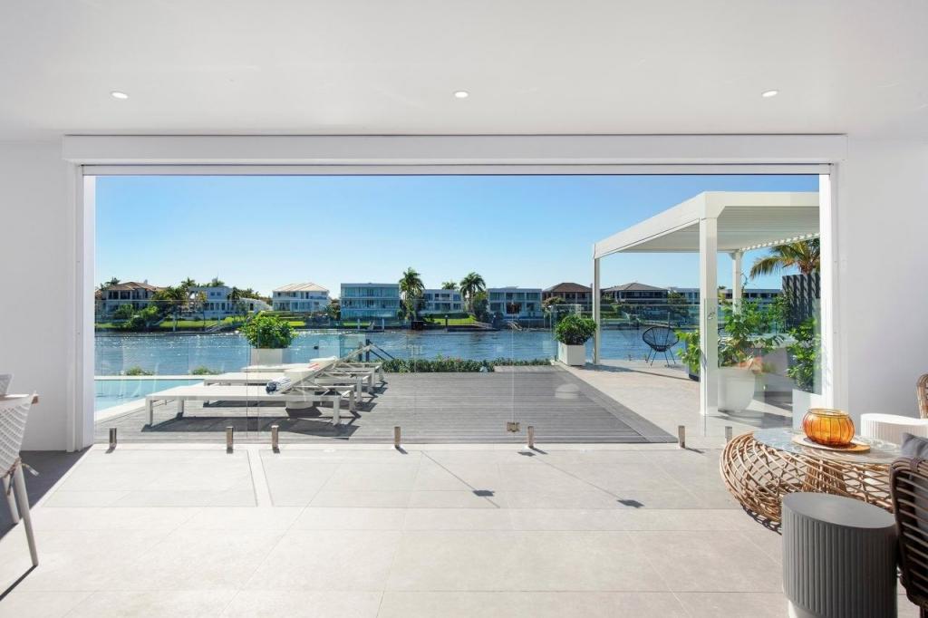54 Fitzwilliam St, Carrara, QLD 4211
