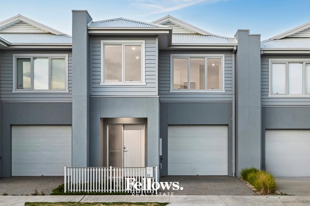 32 CAESAR ST, OFFICER, VIC 3809
