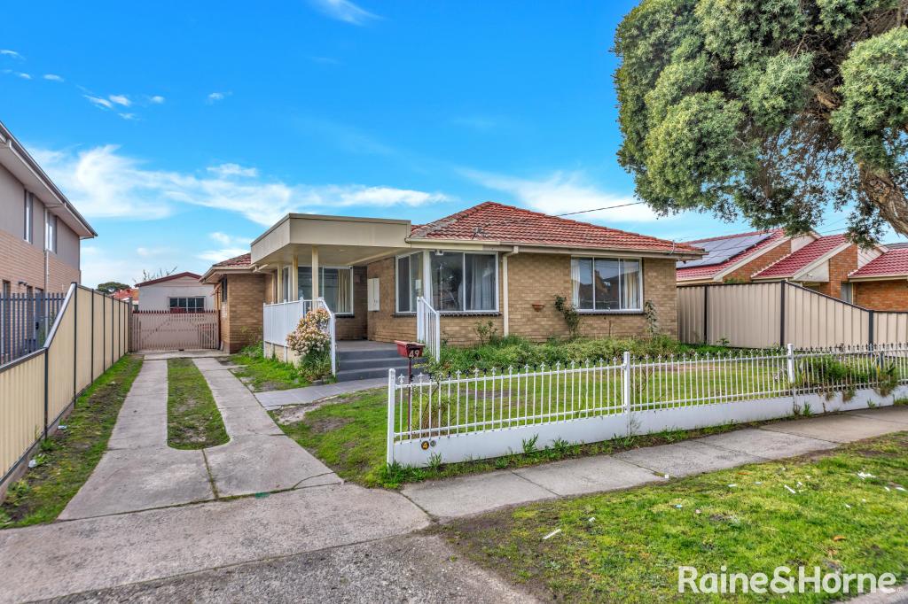 49 HENDERSON RD, KEYSBOROUGH, VIC 3173