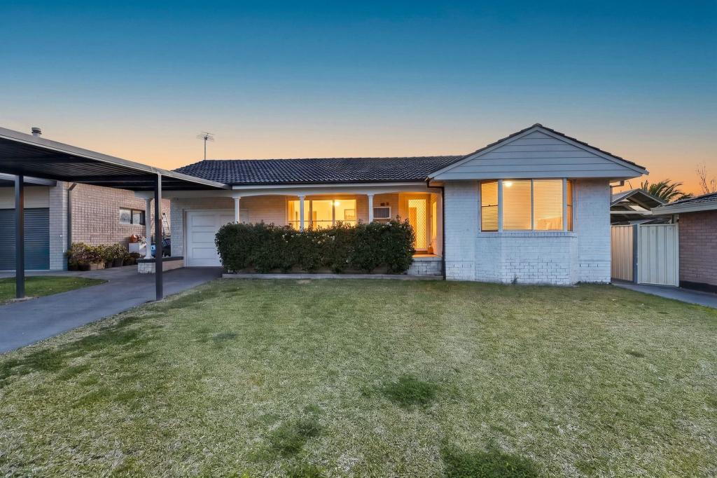 33 & 33a Trobriand Cres, Glenfield, NSW 2167