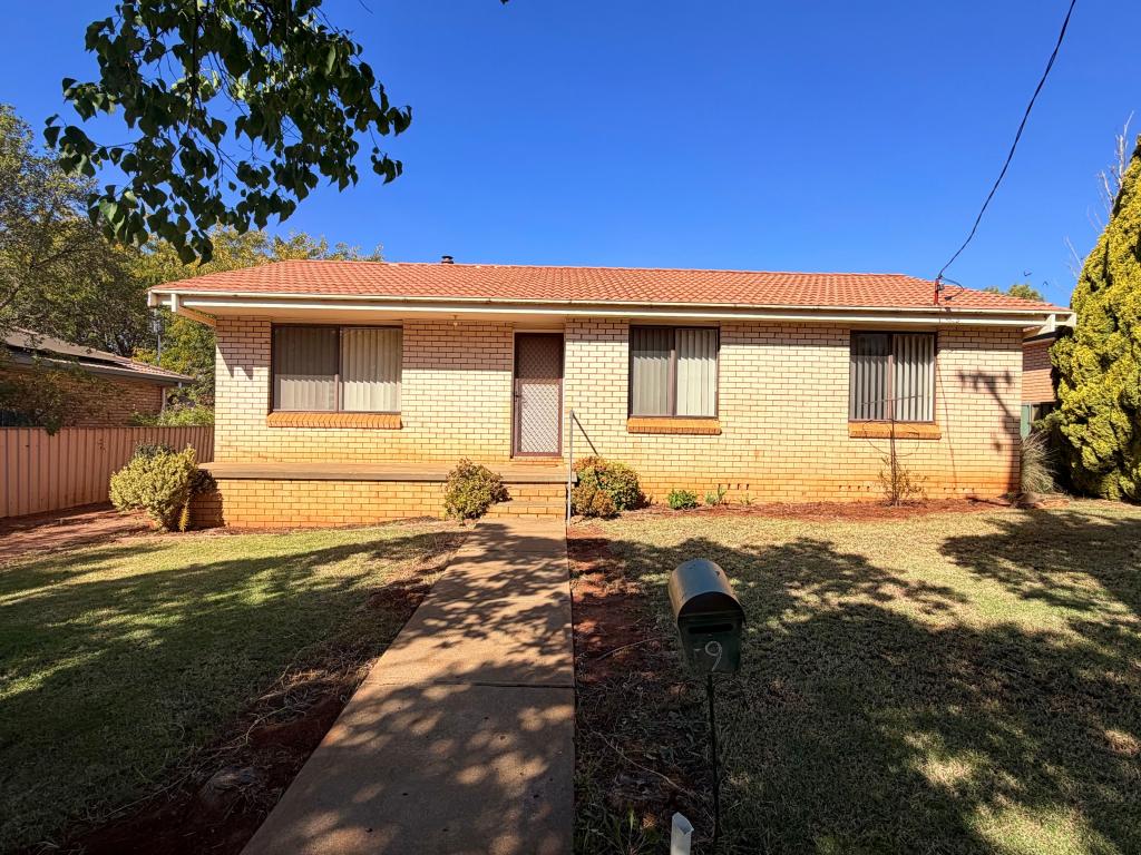 9 Barton St, Parkes, NSW 2870