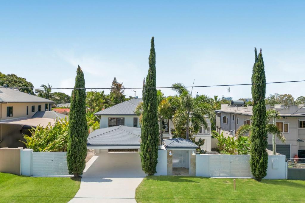 5 Third Ave, Labrador, QLD 4215