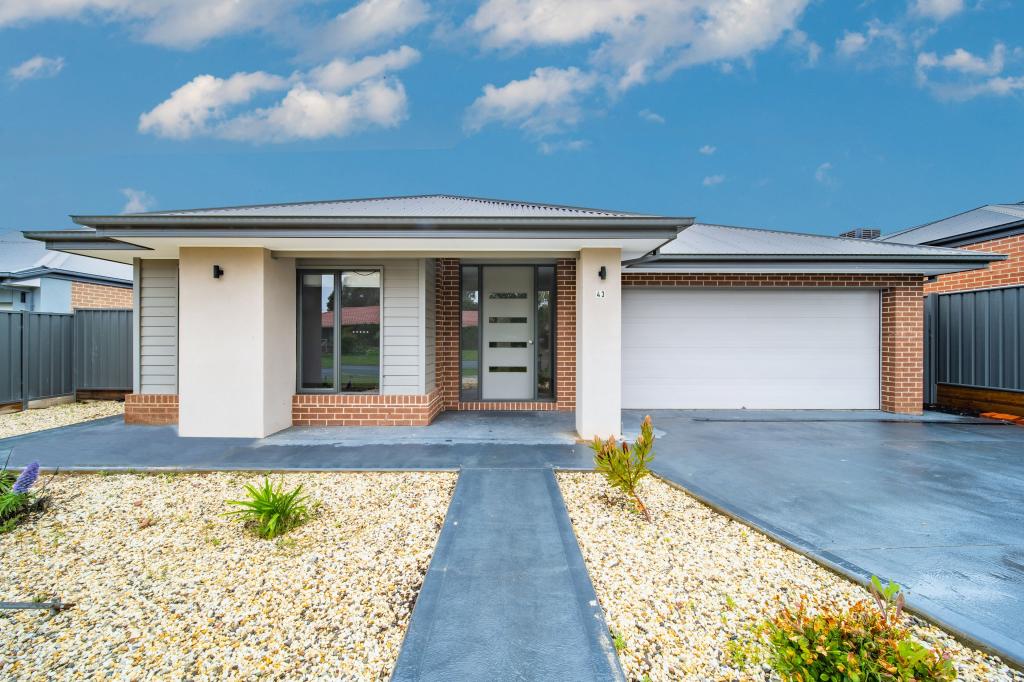 43 Mistletoe St, Golden Square, VIC 3555