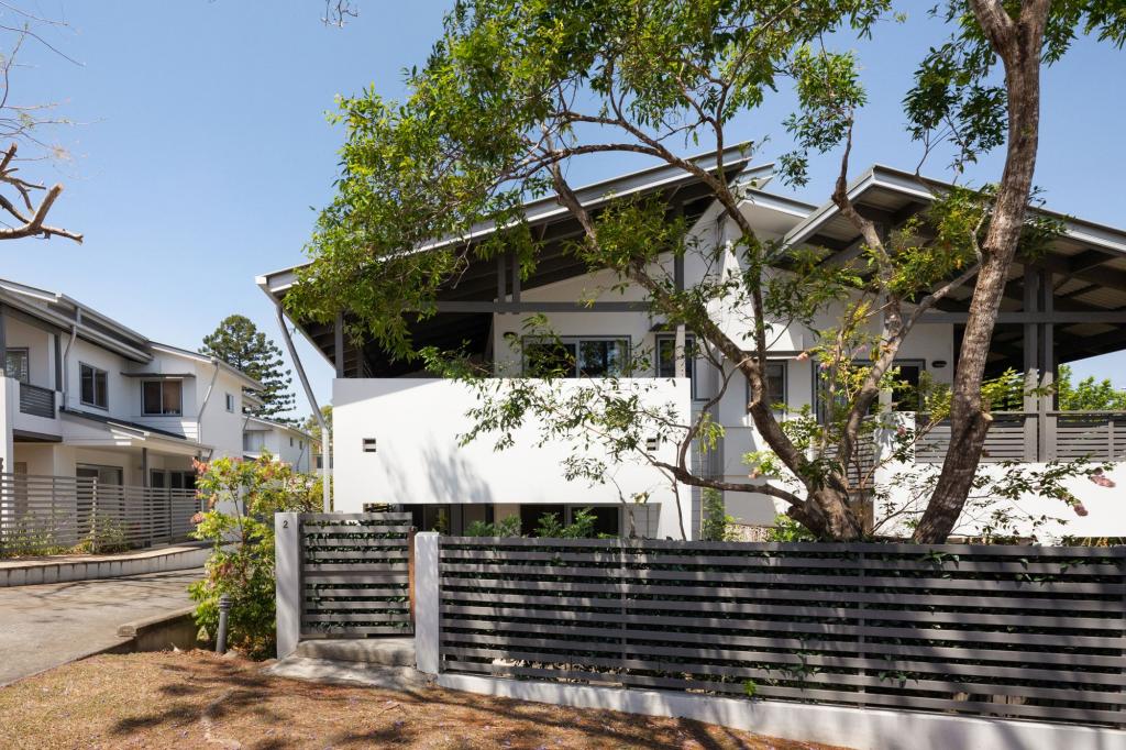 2/82 CLARENCE RD, INDOOROOPILLY, QLD 4068