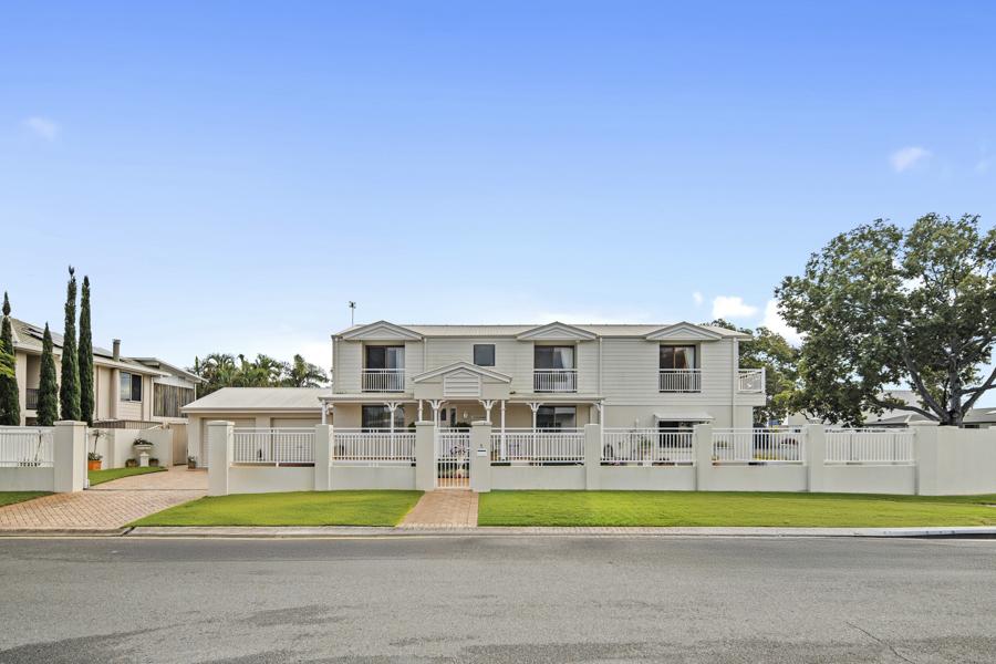 219 Sunshine Bvd, Mermaid Waters, QLD 4218