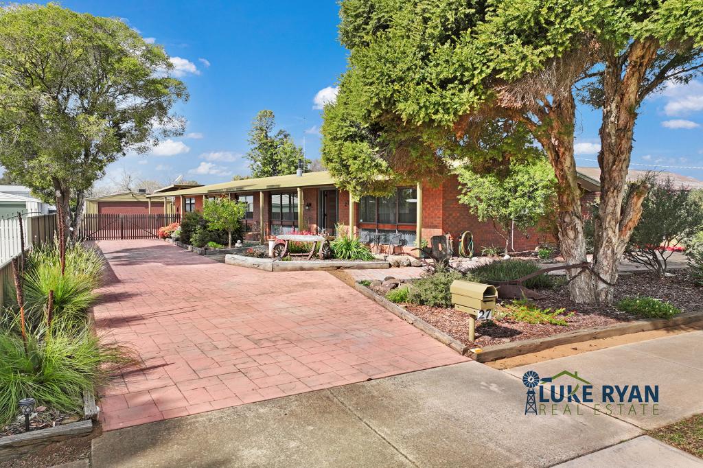 27 Edward St, Rochester, VIC 3561