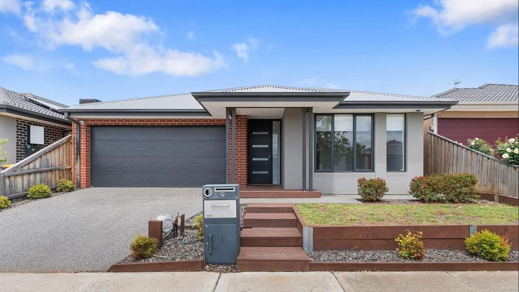 19 RESTFUL WAY, ROCKBANK, VIC 3335