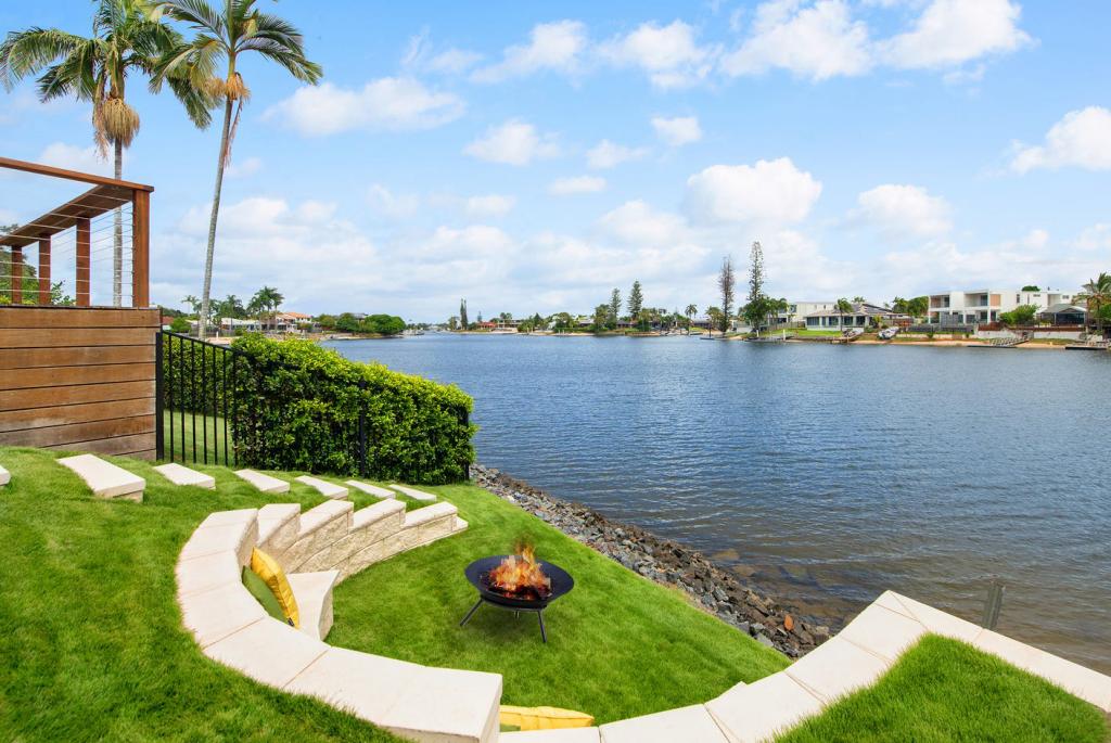 2/12 Orvieto Ave, Mermaid Waters, QLD 4218