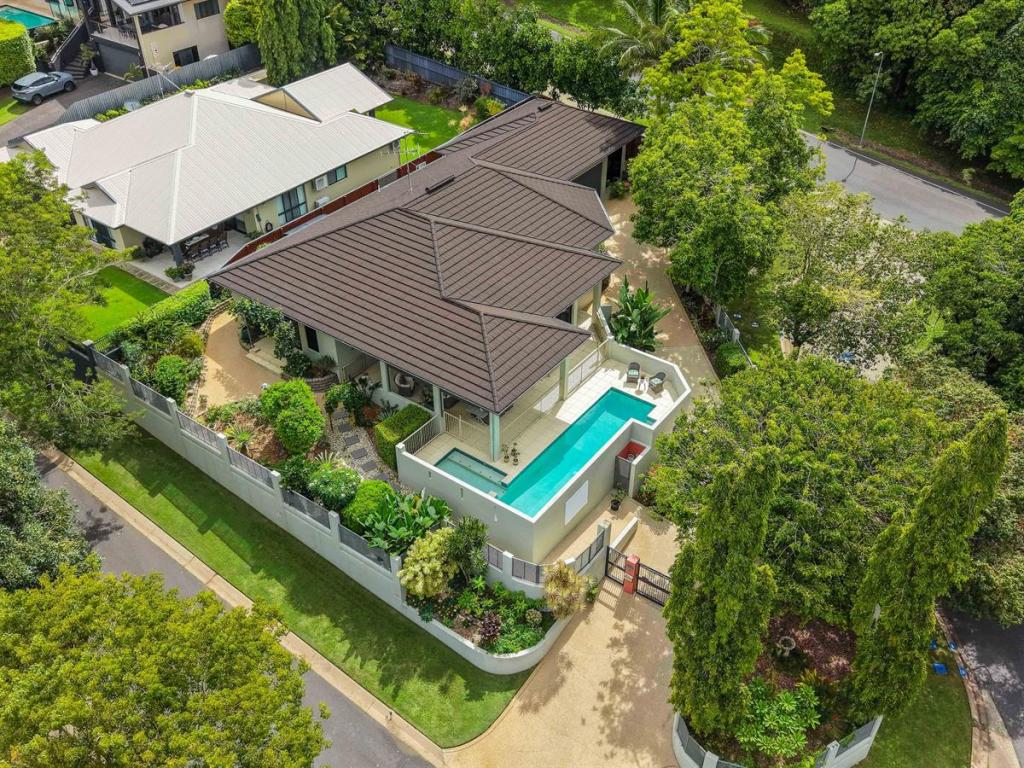 2-4 Abington Cl, Redlynch, QLD 4870