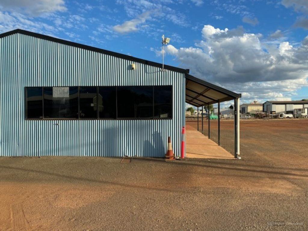 102-106 Raglan St, Roma, QLD 4455