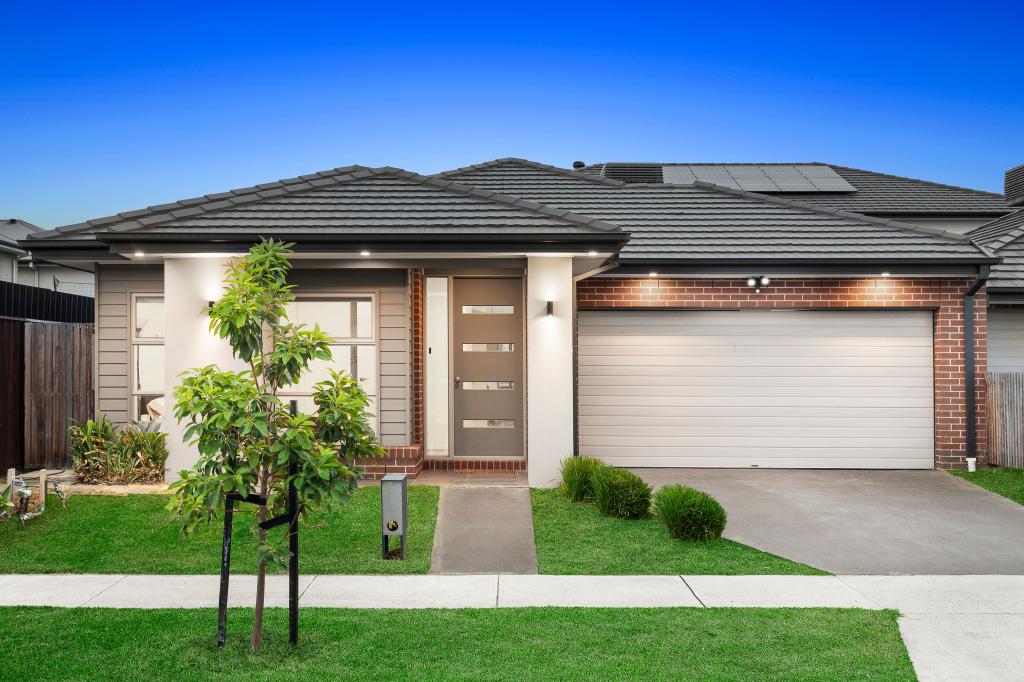 16 RESPECT AVE, CLYDE NORTH, VIC 3978