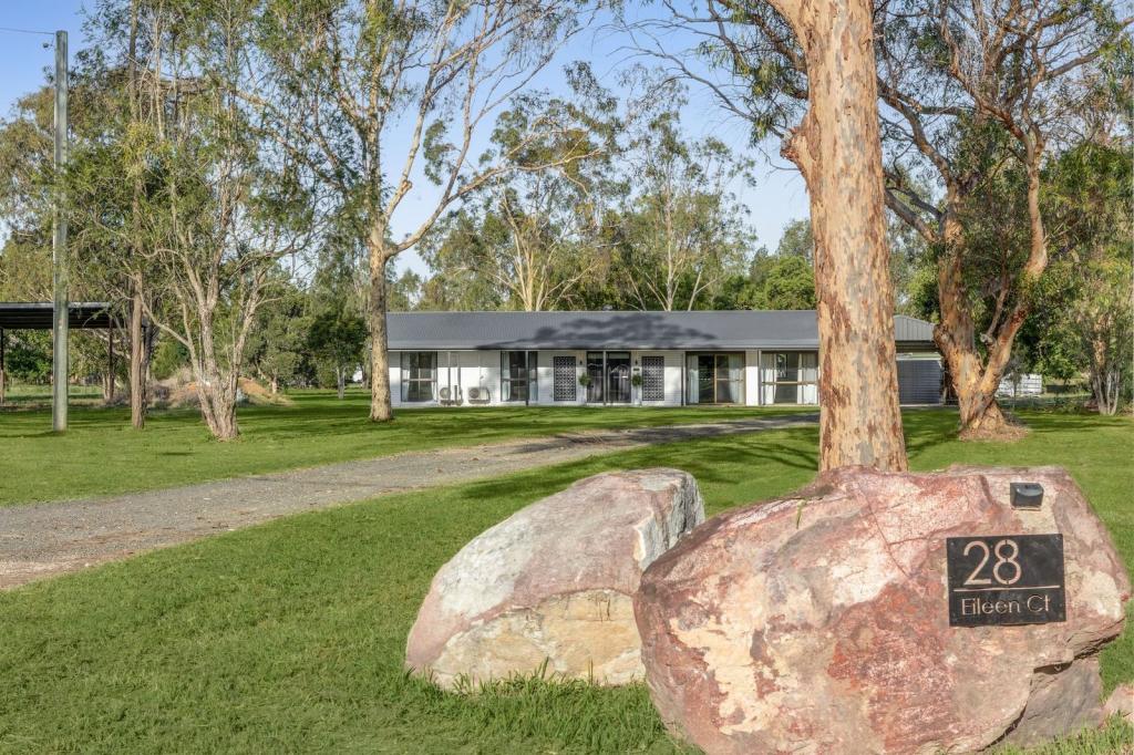 28 Eileen Ct, Kensington Grove, QLD 4341