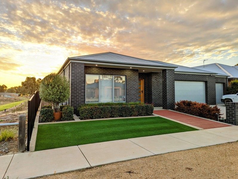 92 SUNNINGDALE BVD, TATURA, VIC 3616