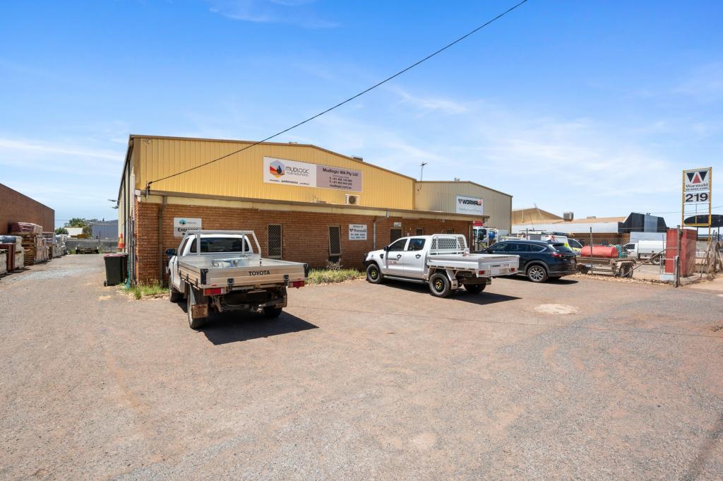 219 DUGAN ST, KALGOORLIE, WA 6430