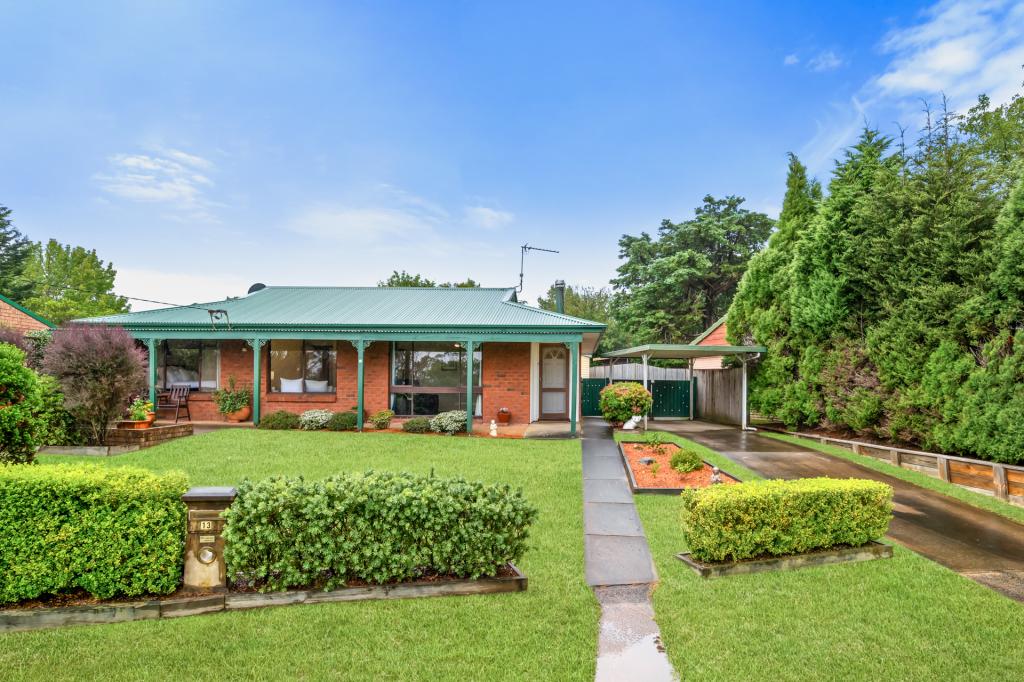 13 Maple Gr, Wentworth Falls, NSW 2782