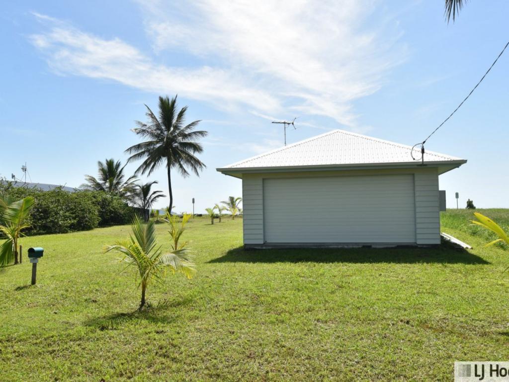 54 Taylor St, Tully Heads, QLD 4854