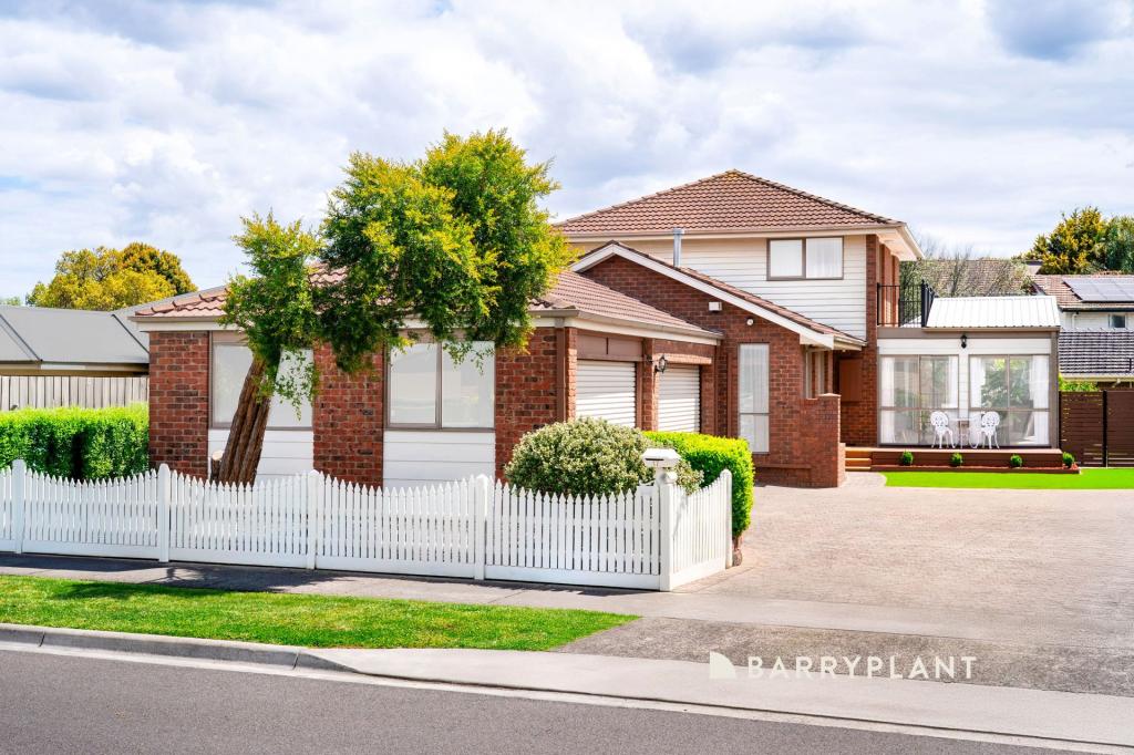 17 COLORADO CRES, ROWVILLE, VIC 3178