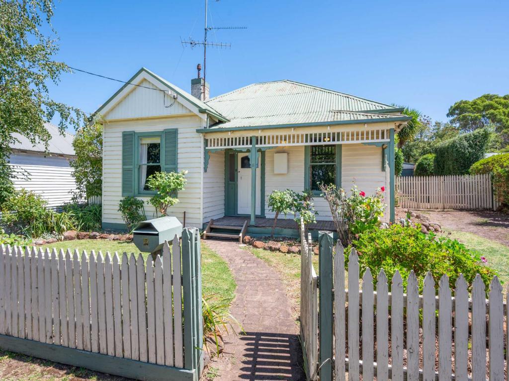 5 Clarence St, Hamilton, VIC 3300