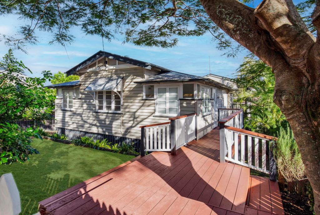 39 Waverley Rd, Camp Hill, QLD 4152