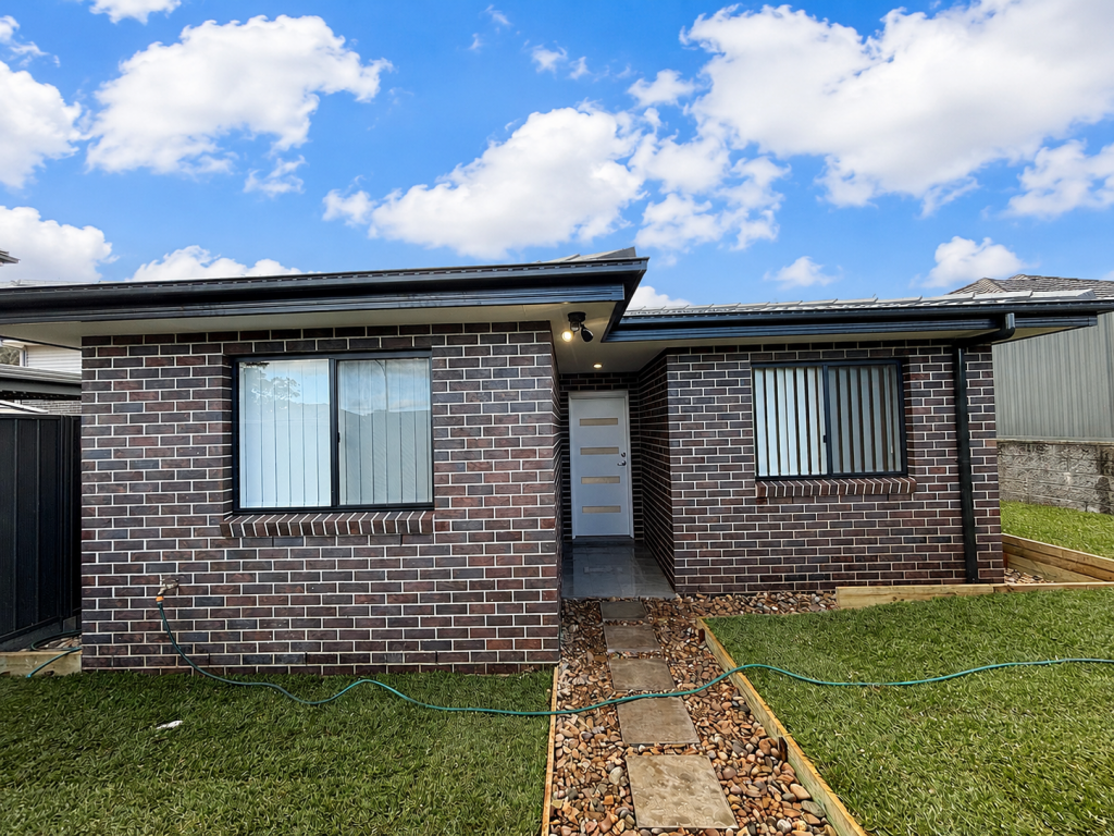 18a Bandara Cct, Spring Farm, NSW 2570