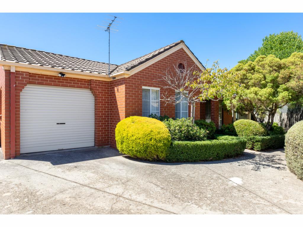 2/7 GRAETZ CT, LAVINGTON, NSW 2641