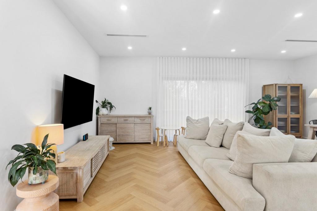 2/27 Pembroke Dr, Somerville, VIC 3912