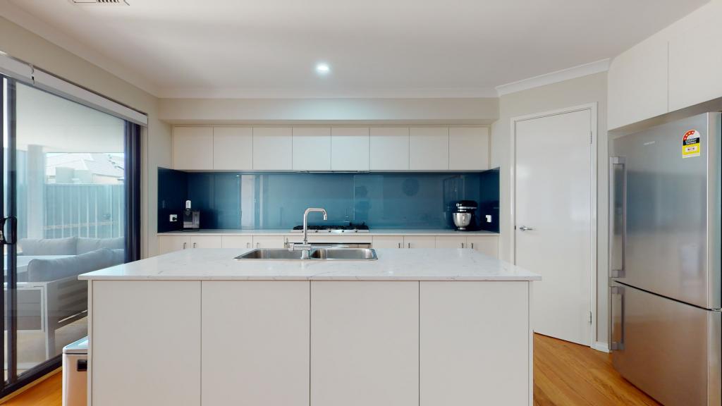 7 Kapula Way, Lake Coogee, WA 6166