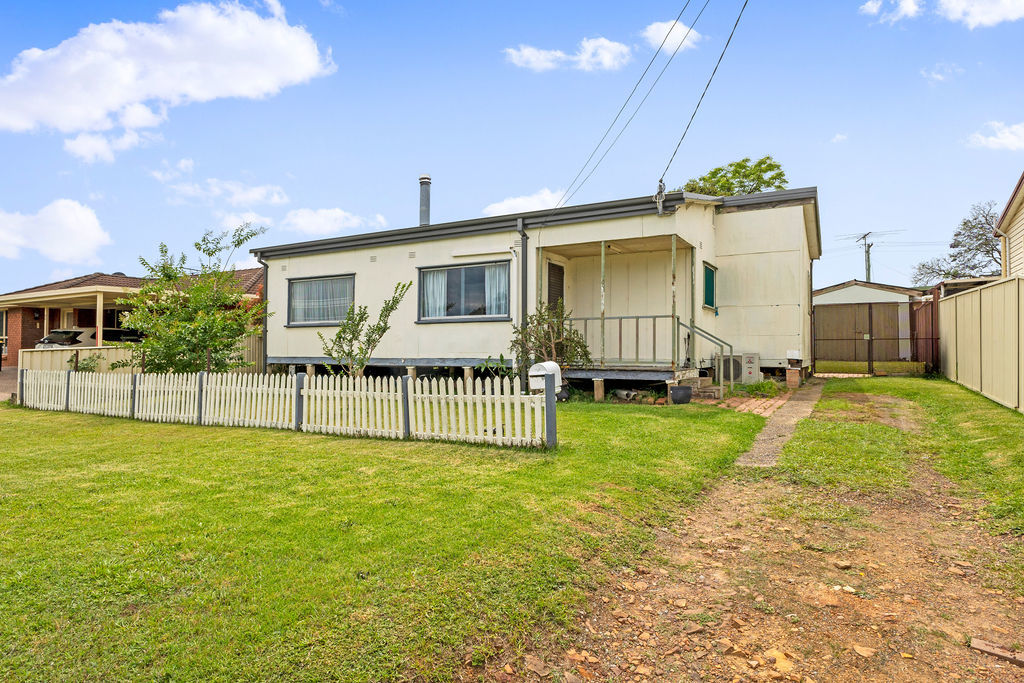 28 WEIR RD, WARRAGAMBA, NSW 2752